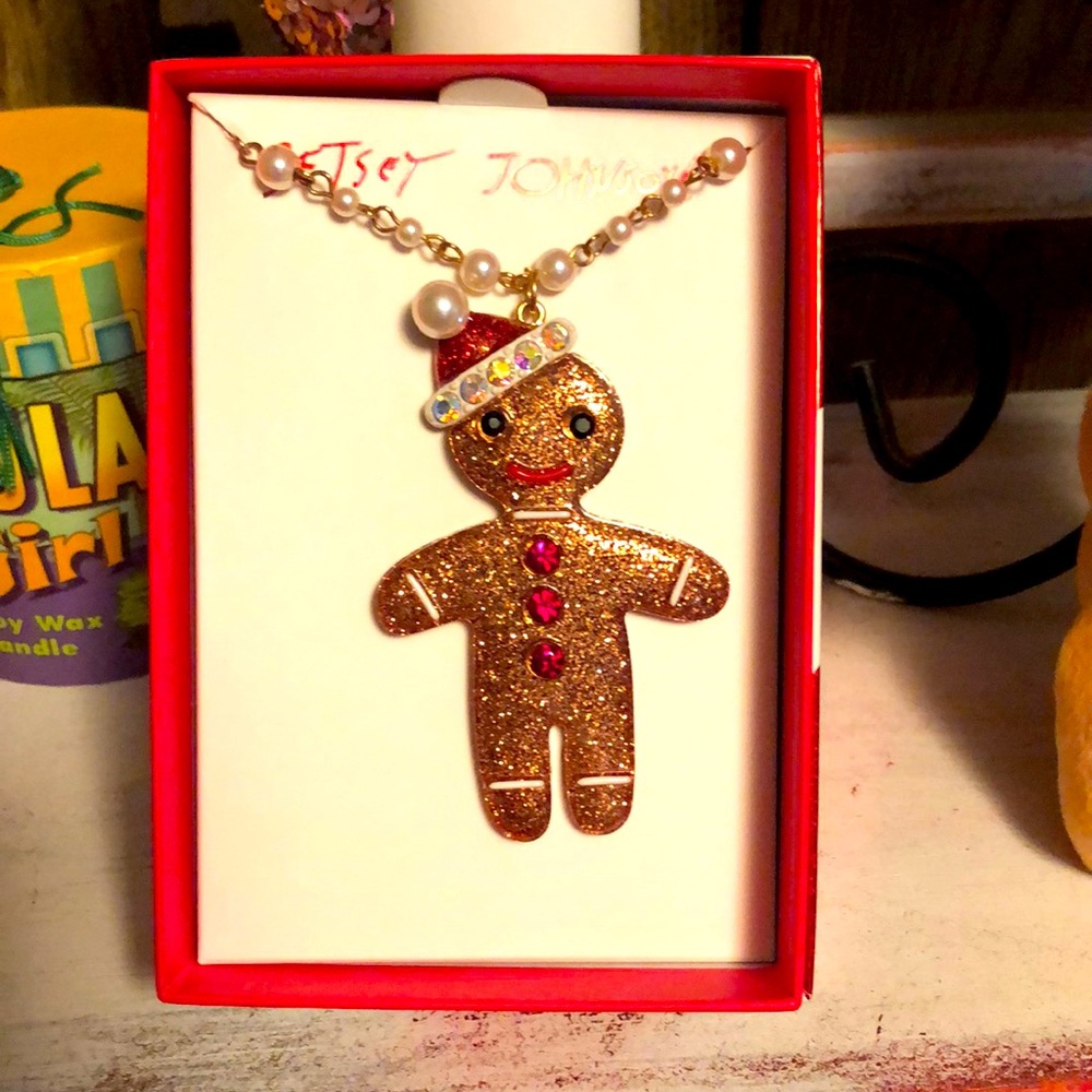 Adorable Betsey Johnson Sparkly Faux Pearl & Rhinestone Gingerbread Necklace